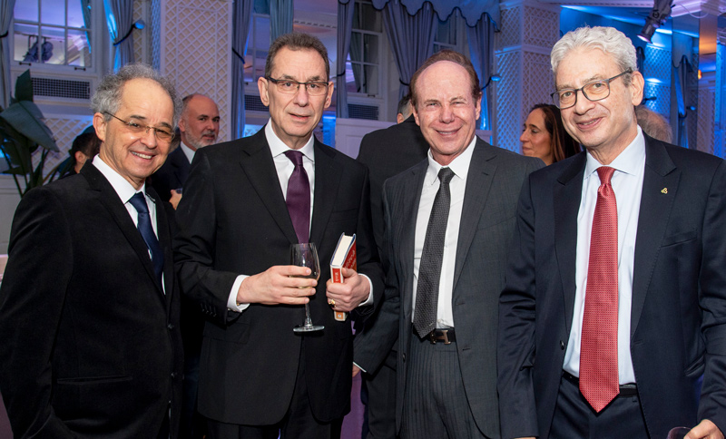 Left to Right: Professor Leo Corry, President of OUI, Dr. Albert Bourla, Chairman & CEO of Pfizer, Pedro Lichtinger, Gala Chair & Eran Broshy, Chairman of OUI’s American Friends. Credit: The Open University, by Melanie Einzig.